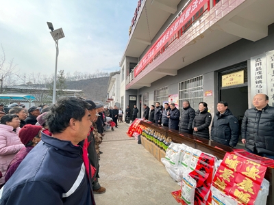 集團(tuán)聯(lián)合西安市司法局共同開(kāi)展“迎新春走訪(fǎng)慰問(wèn)暨法治宣傳和義診”活動(dòng)